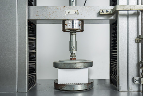 Using-an-instrument-to-test-the-compressive-strength-on-our-XPS-foam-board