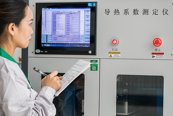 A-technical-worker-is-conducting-thermal-conductivity-test-on-our-XPS-foam-board